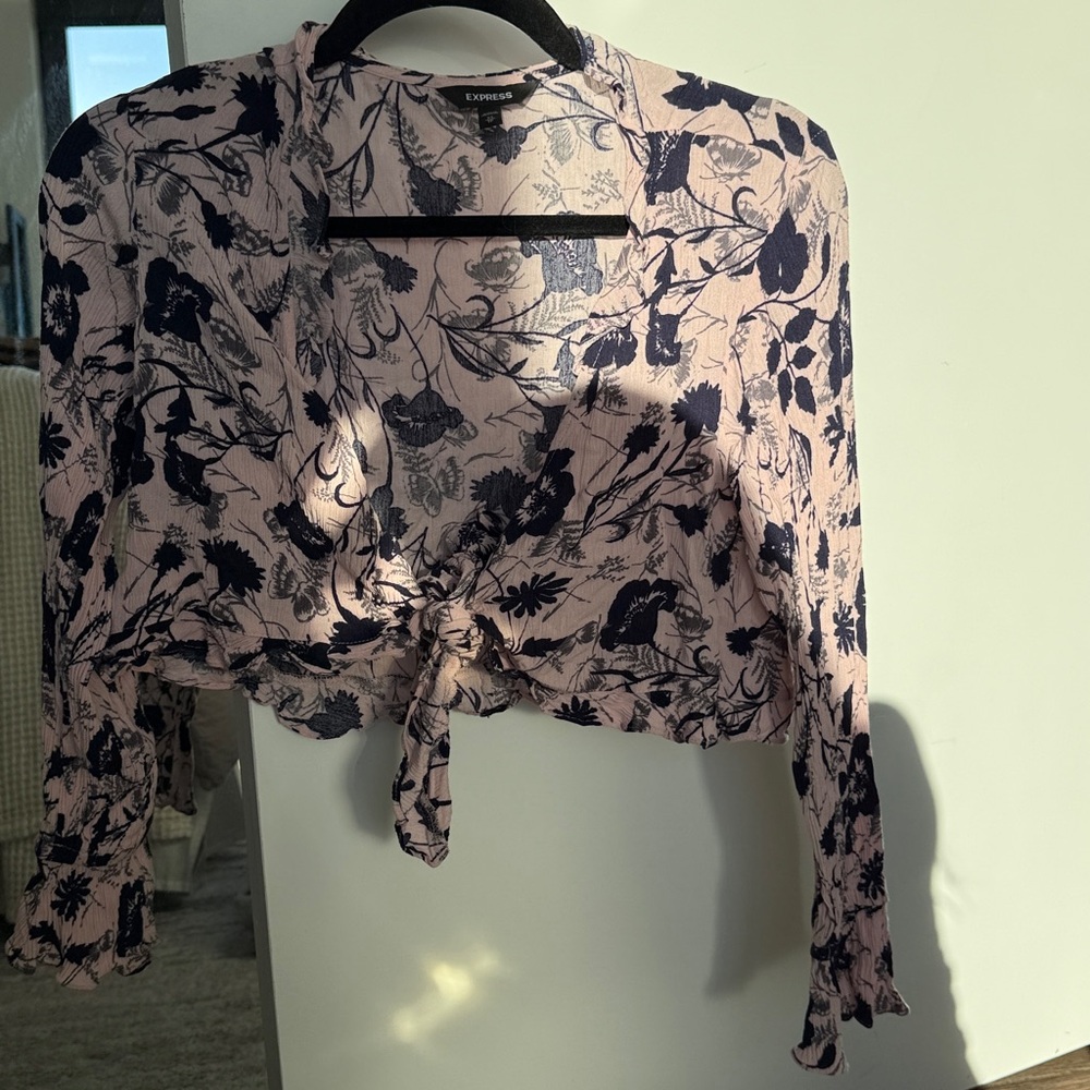 Express Pink Floral Tie-Front Crop Top with Navy Print